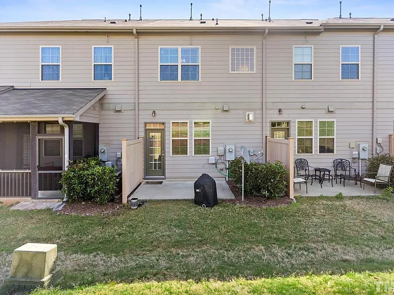 2438 Baslow Dr — Photo 27