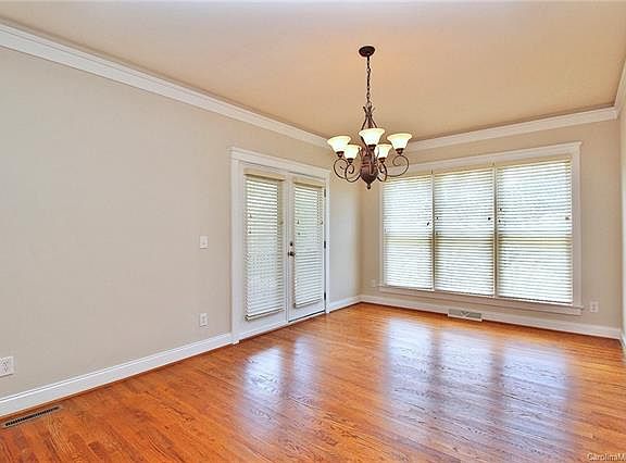 3rd image of 335 Vintage Hill Ln