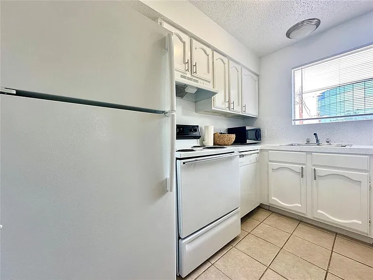 2410 Longview St — Photo 18
