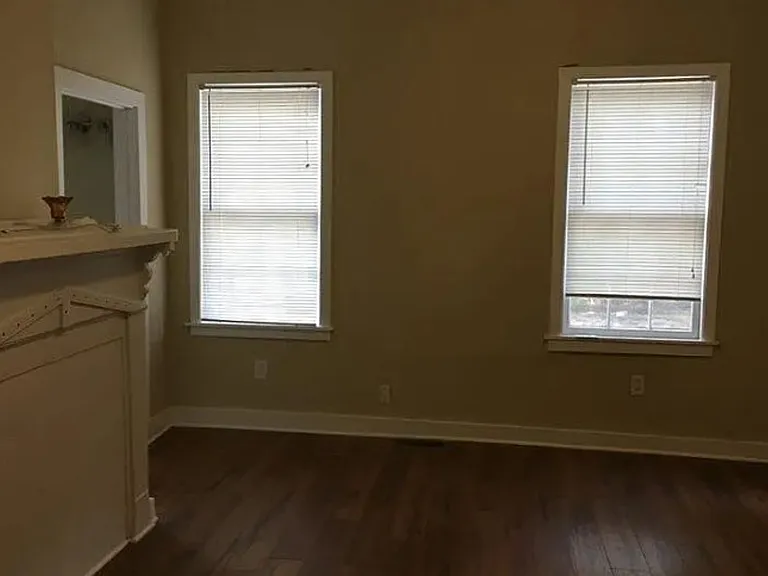 139 Alexander St — Photo 2