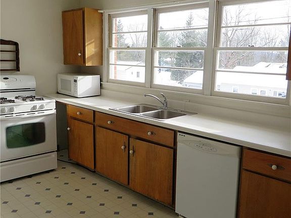 2nd image of 7401 Park Dr