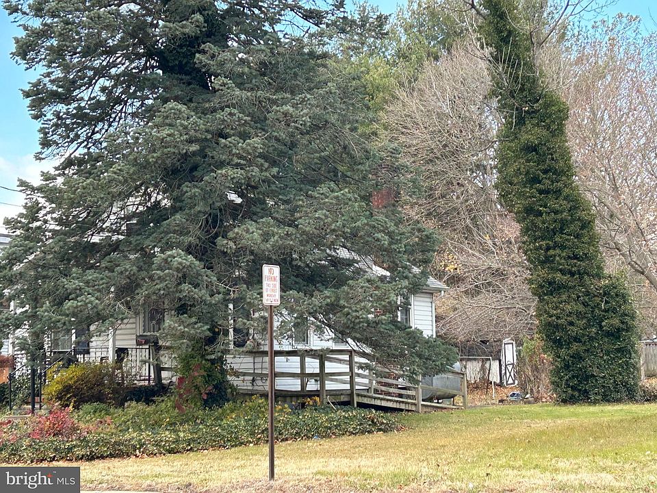 2nd image of 525 Irving Ave