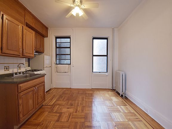 5th image of 151 E 19th St APT 51
