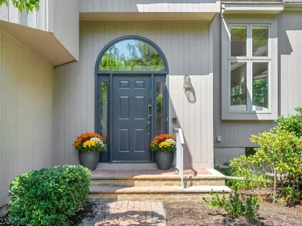 36 Robinhood Dr, Mountain Lakes Boro, NJ 07046