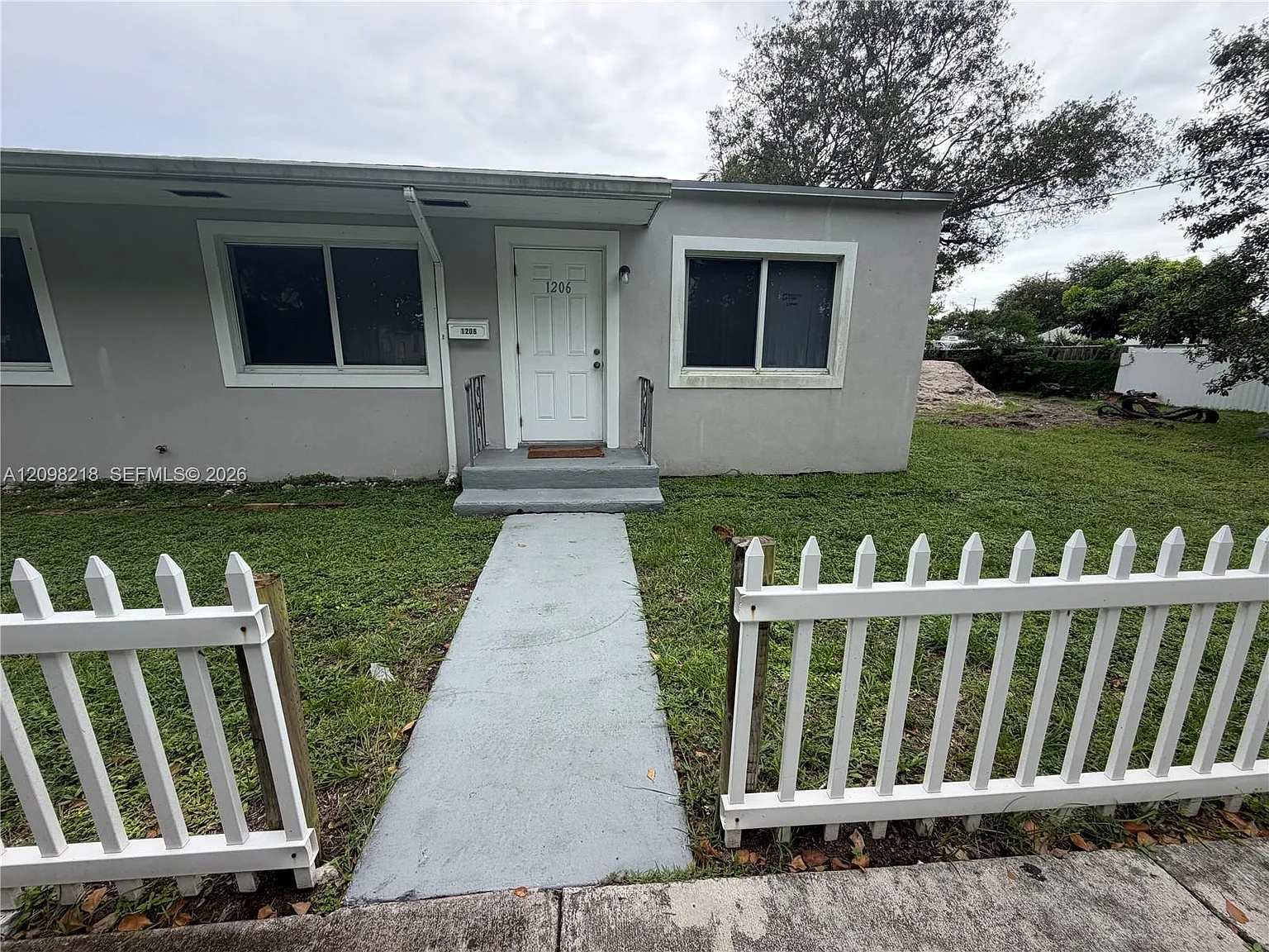 Hollywood Terrace Amen Pl — Photo 1