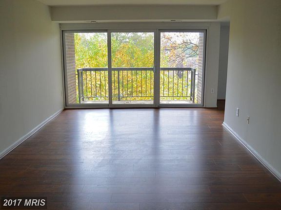 3rd image of 9715 Kings Crown Ct