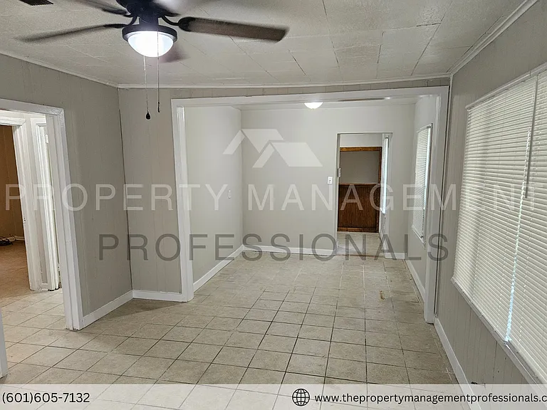 140 Neatherwood Dr — Photo 2