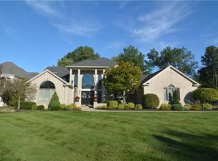 2803 Forest Lake Dr, Westlake, OH