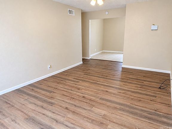 4th image of 212 Cherry St