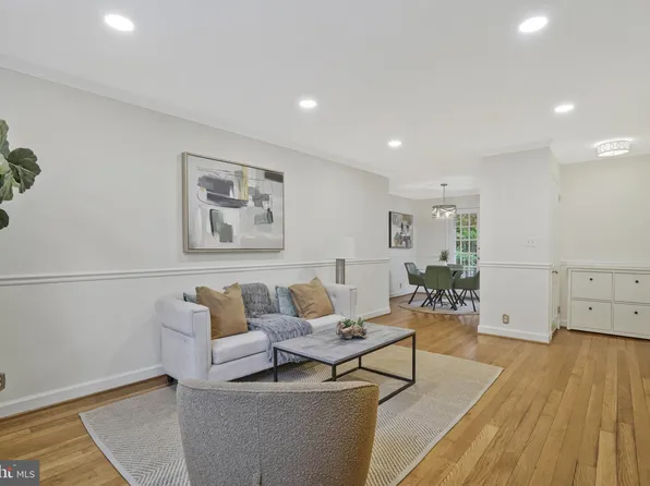 4704 30th St S APT A1, Arlington, VA 22206