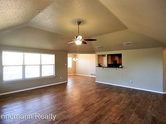 4th image of 111 Moody Cir