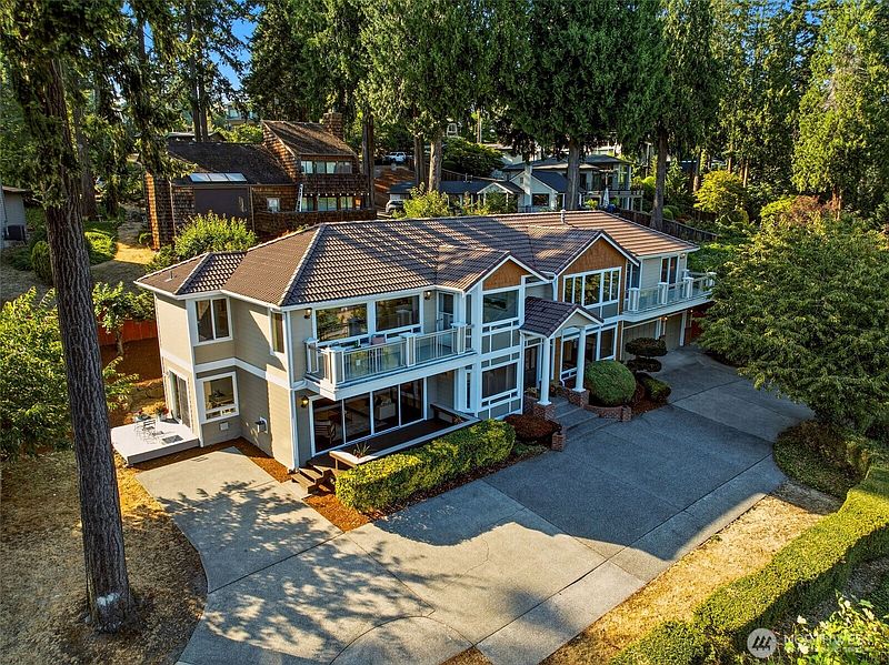 3rd image of 8338 NE Juanita Drive