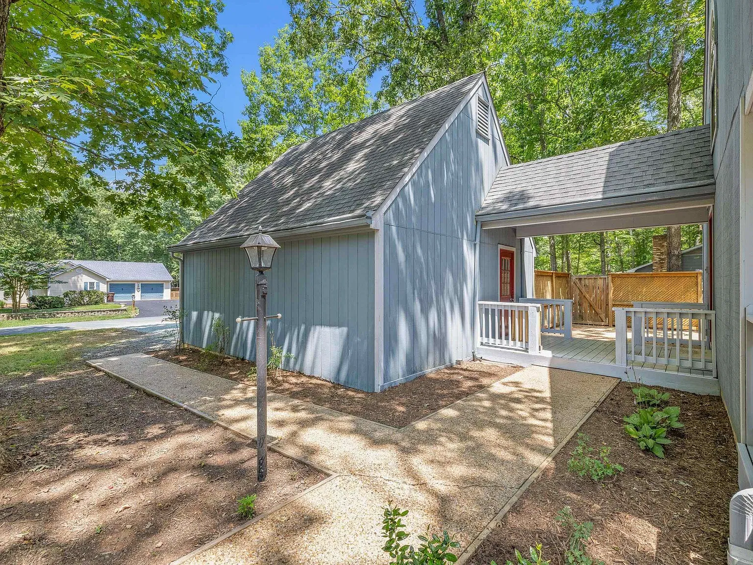 3 bed, 3.0 bath, 2804 sqft, $2,700 — Photo 3