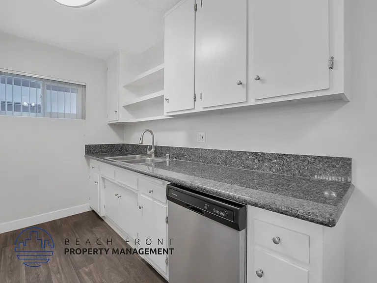 12417 Benedict Ave. — Photo 29
