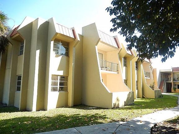 2nd image of 13765 SW 90th Ave #204-K