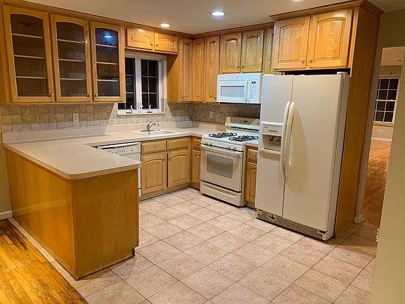 3rd image of 3 Daniella Ct #2