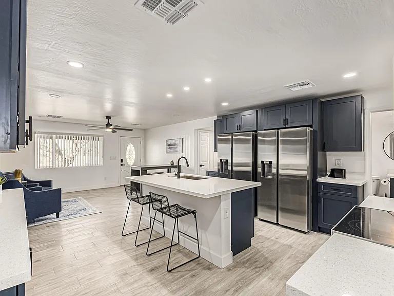 E 8th St — Photo 5