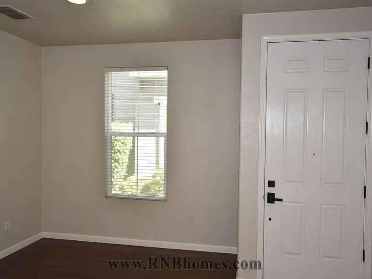 268 Phoenix Cir — Photo 2