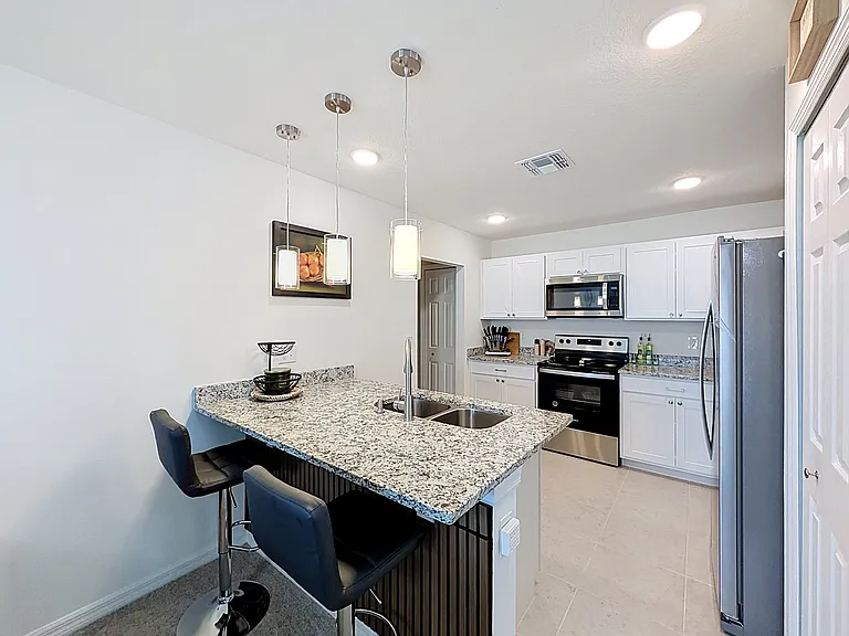 339 Towns Cir — Photo 11