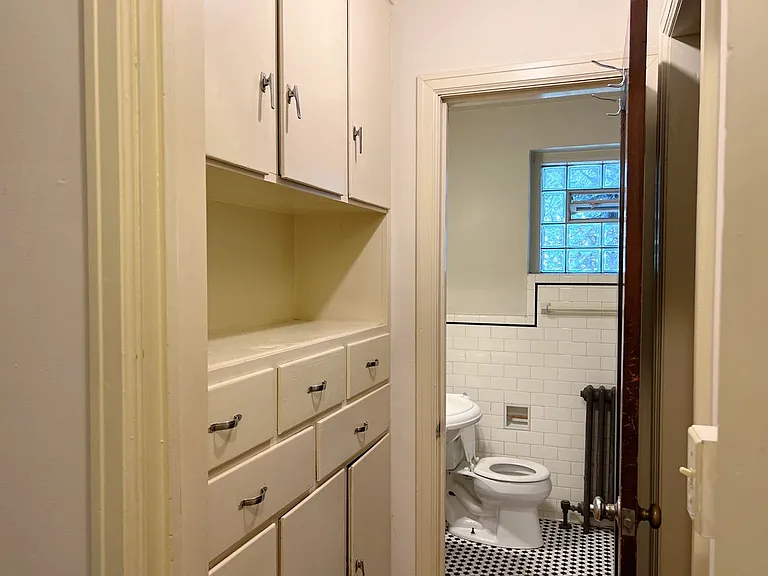 Amherst Woods Apartments — Photo 30