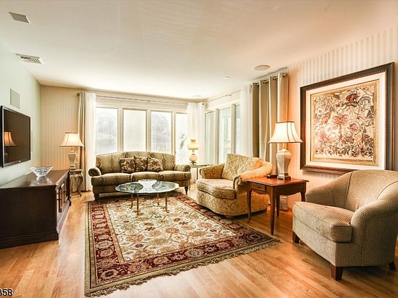 4th image of 1622 Larkspur Dr