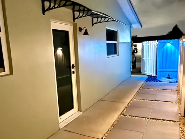 711 NW 97th Ter, Pembroke Pines, FL 33024