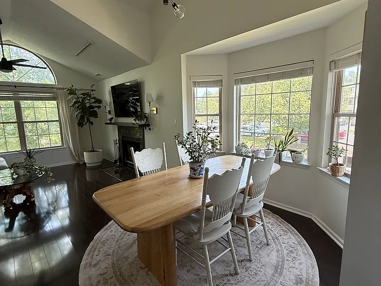 4002 Waltham Ct — Photo 2