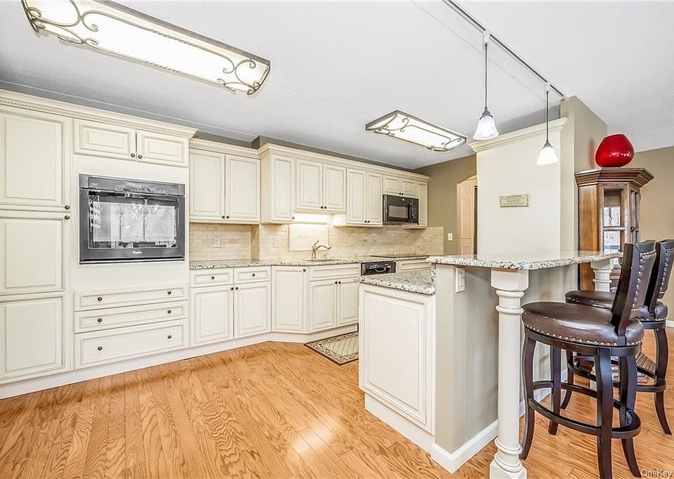 1st image of 100 High Point Dr APT 309