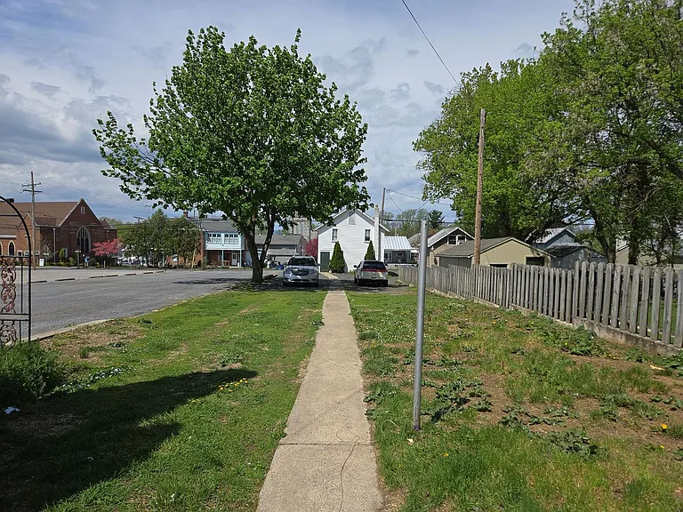 215 E King St — Photo 5