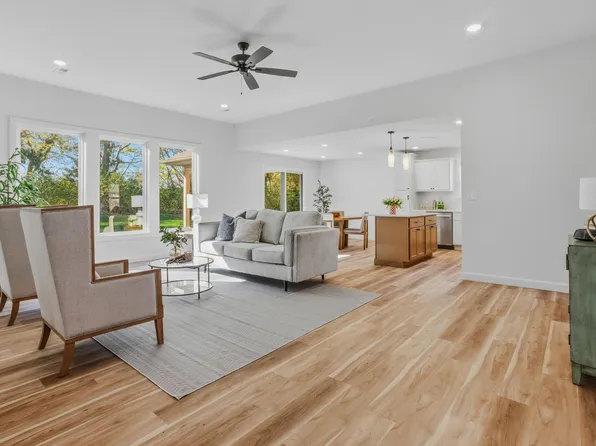 6900 Armstrong Dr, Columbia, MO 65202