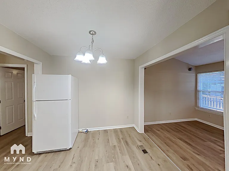 4521 Aviemore Cres — Photo 6