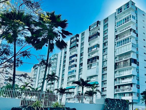 Los Pinos Condominium