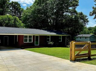 104 Gaddis Dr, Mount Holly, NC 28120