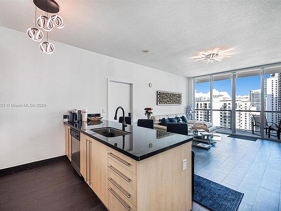 2nd image of 1111 SW 1st Ave APT 3722