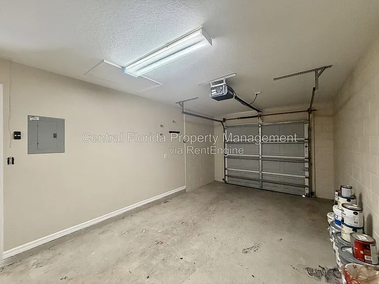 939 Pecan St — Photo 12