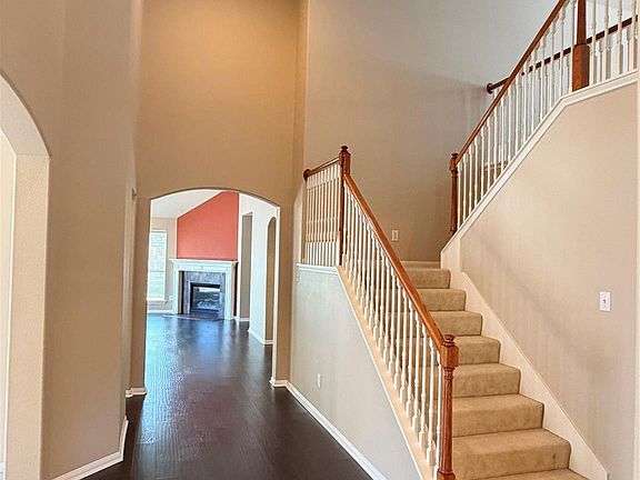 3rd image of 906 Taylor Ridge Dr