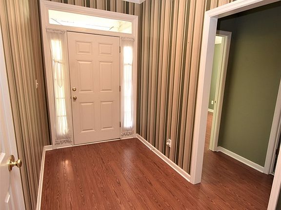 2nd image of 285 Southbank Dr