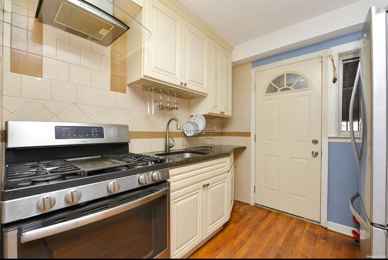 3 bed, 1300 sqft, $3,200 — Photo 4