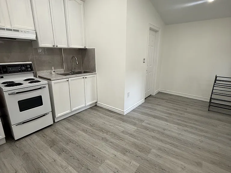 38 Lafayette Ave — Photo 2