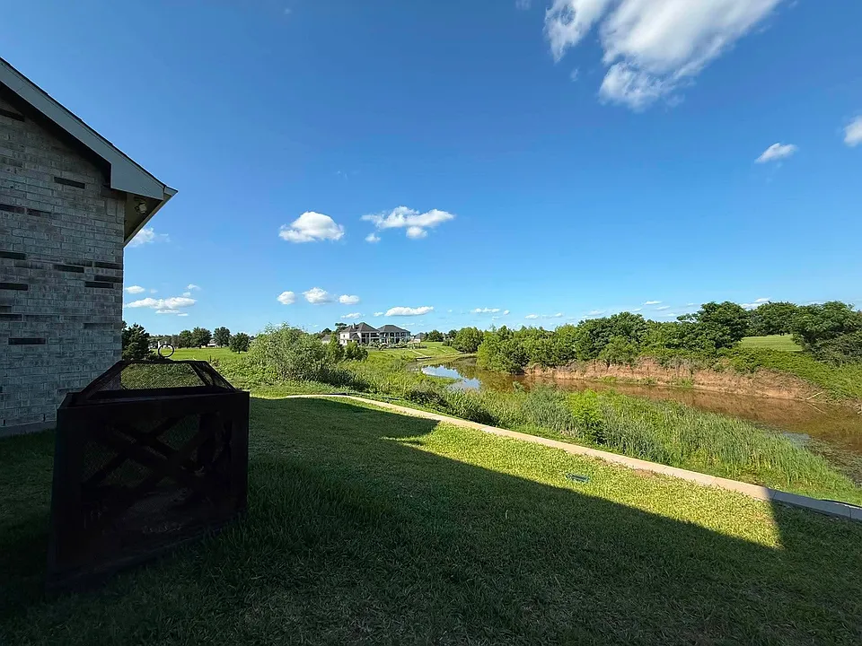 302 Peninsula Point Dr