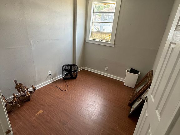 3rd image of 1129 Boulevard St APT 3