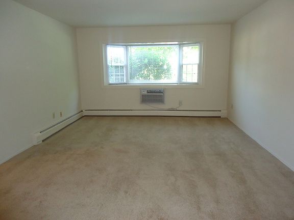 5th image of 4 Kensington Cir APT A
