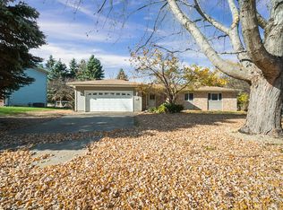 2332 Timberlea Dr, Woodbury, MN 55125