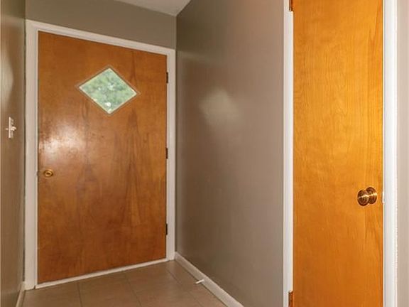 3rd image of 1036 Delphinium Dr