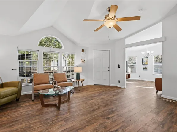 43555 Highway 41 Unit A15, Oakhurst, CA 93644