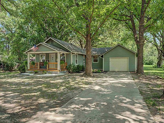 2nd image of 302 Masche St
