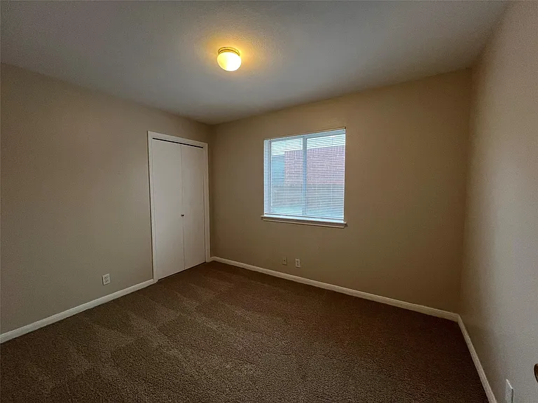 1619 Harness Race Way — Photo 11