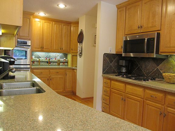 4th image of 874 322nd Ave NE