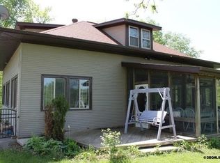 9954 Shawondassee Dr, Dubuque, IA 52003