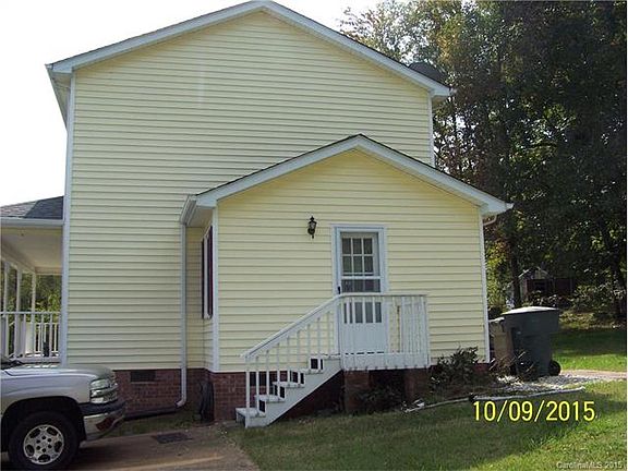3rd image of 1302 Creekview Dr
